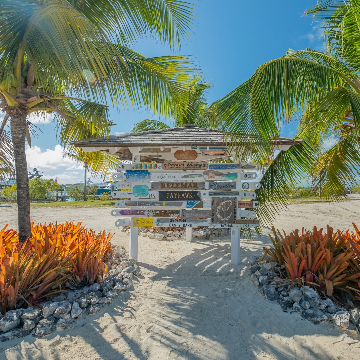 Greetings from the Bahamas 🇧🇸 #luxuryyachtdining #yacht #meros #merosyacht #lifestyle #luxury #design #style